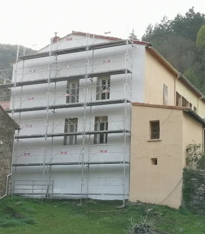 rénovation de façade d'un grand bâtiment