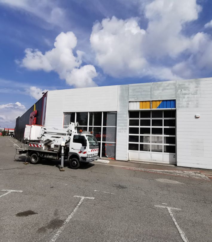 travaux pendant la rénovation d'un garage 