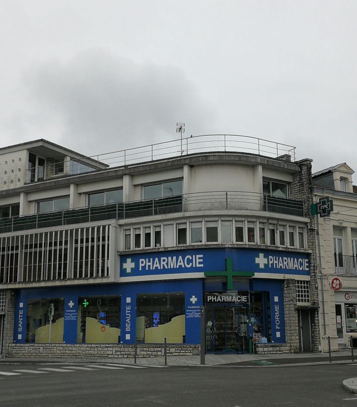 avant rénovation de façade d'une pharmacie