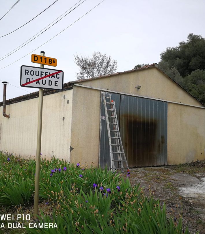 Finition de peinture décorative sur pignon de maison à Launaguet