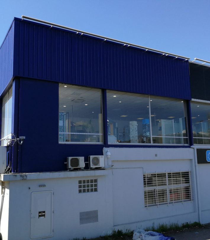 Peinture de toiture en tuiles rouges avec protection anti-UV à Colomiers